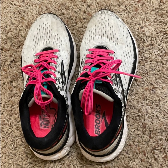 Brooks women’s running shoes - Picture 2 of 4